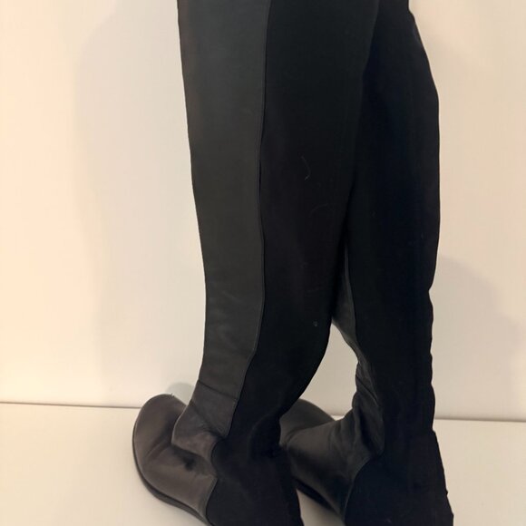 Stuart Weitzman - Picture 2 of 5